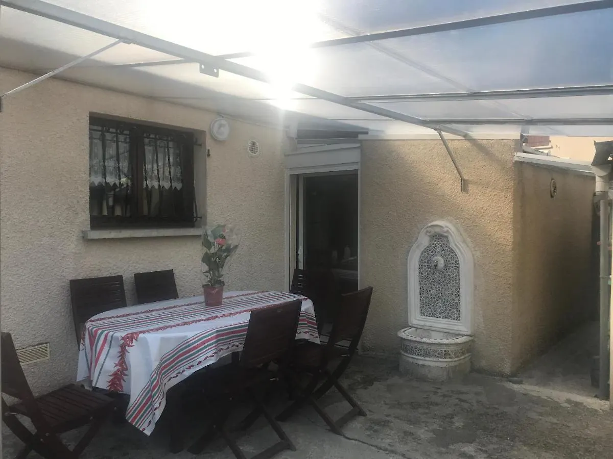 לורדה Chambre D'Hotes Chez Christiane לינה וארוחת בוקר